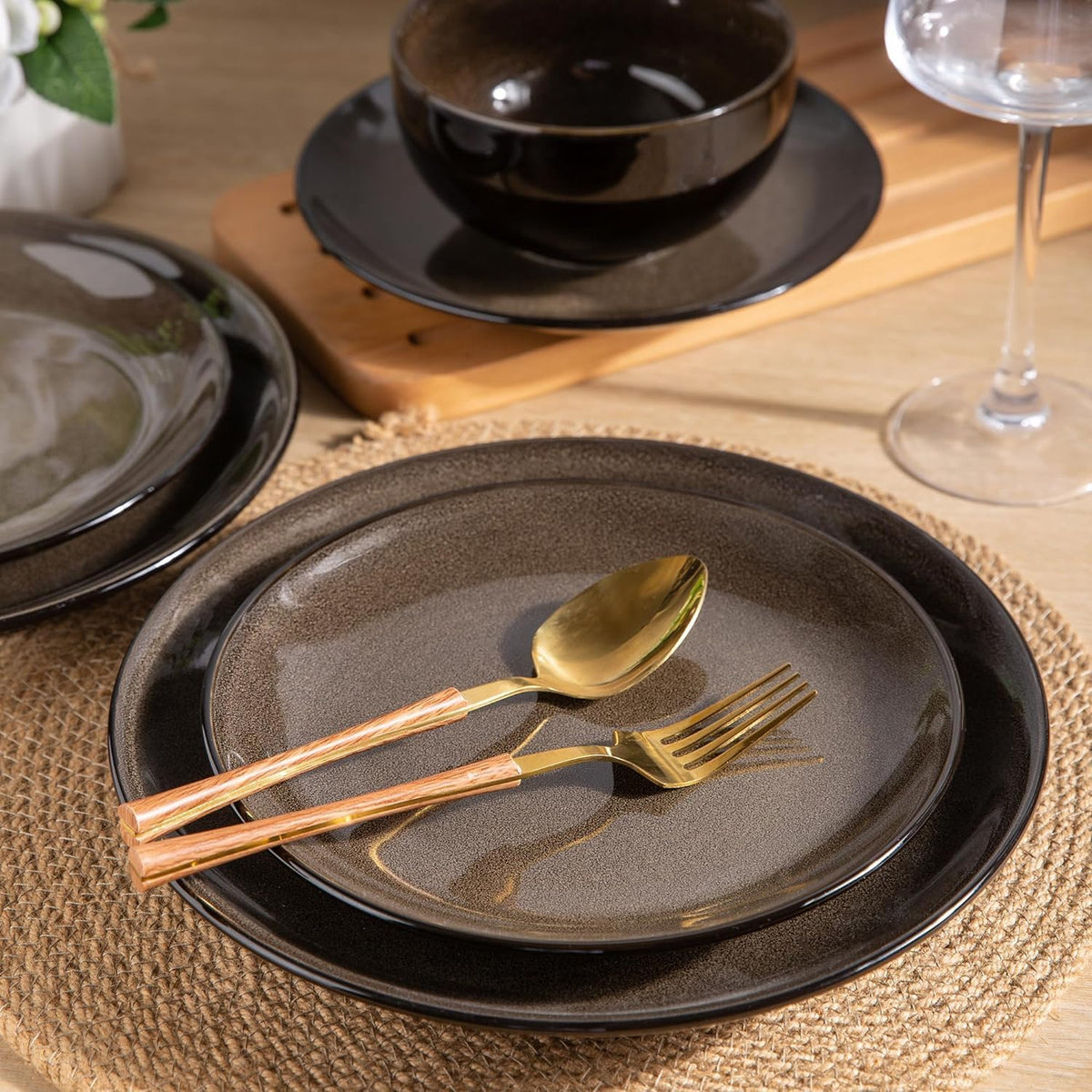 LeRatio Ceramic Dinnerware Sets for 6,18Pcs Porcelain Plates and Bowls Set